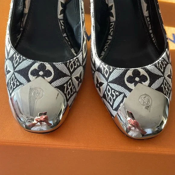 Louis Vuitton Victorian Shoes - Picture 4 of 9